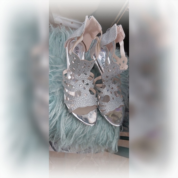 Women Silver Shoes from a company call "Action" - Picture 5 of 5